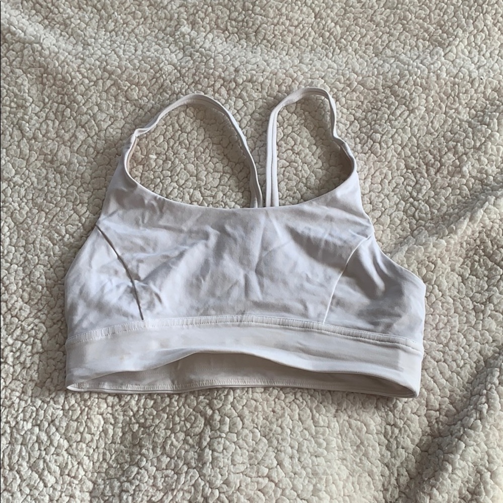 White lululemon sports bra